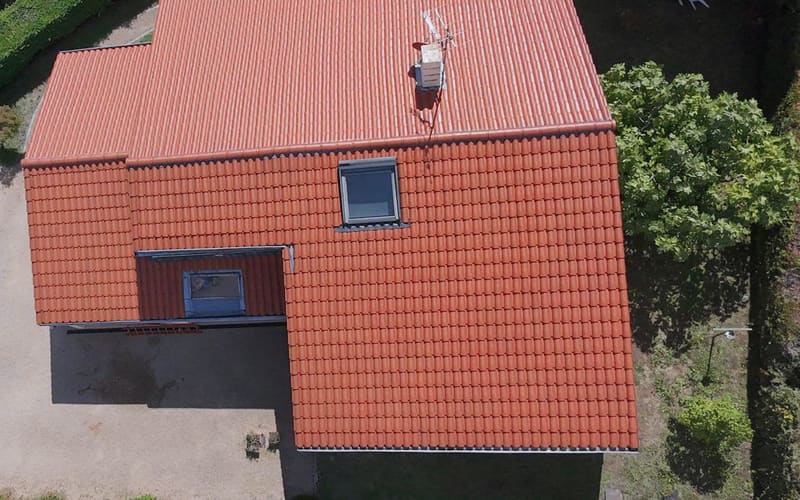 Le même pavillon après démoussage complet de la couverture.